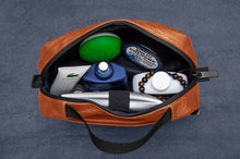 Load image into Gallery viewer, León Stash-n-go Full Grain Leather Pouch (Tech, Toiletry Bag, Dopp Kit)