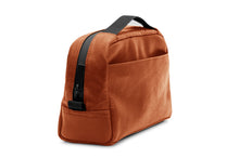 Load image into Gallery viewer, León Stash-n-go Full Grain Leather Pouch (Tech, Toiletry Bag, Dopp Kit)