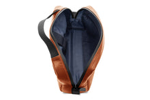 Load image into Gallery viewer, León Stash-n-go Full Grain Leather Pouch (Tech, Toiletry Bag, Dopp Kit)
