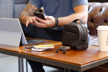 Load image into Gallery viewer, León Stash-n-go Full Grain Leather Pouch (Tech, Toiletry Bag, Dopp Kit)